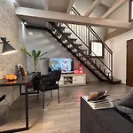 The Hangar Loft - Leonoardo, Center & Parking Apartman *