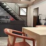 The Hangar Loft - Leonoardo, Center & Parking Apartman