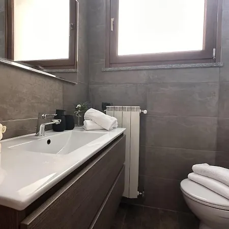 The Hangar Loft - Leonoardo, Center & Parking Apartment Sesto Calende