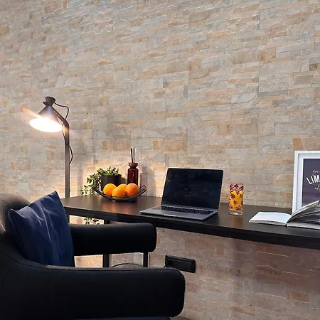 Apartment The Hangar Loft - Leonoardo, Center & Parking