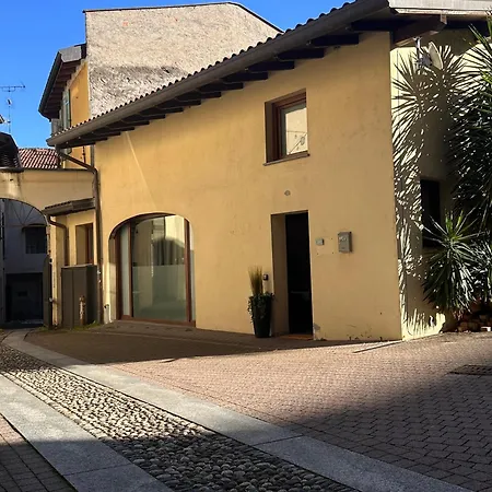 The Hangar Loft - Leonoardo, Center & Parking Apartment