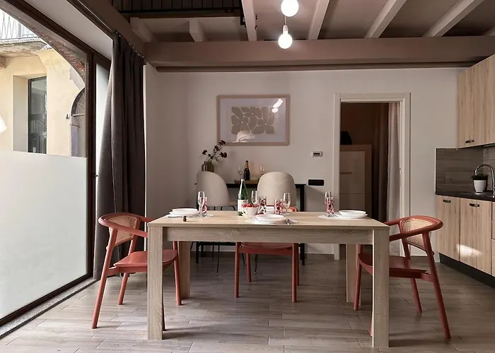 The Hangar Loft - Leonoardo, Center & Parking Apartment *