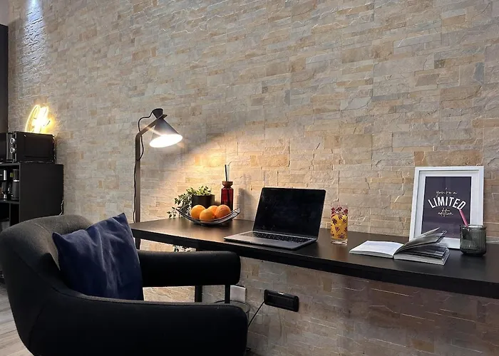 The Hangar Loft - Leonoardo, Center & Parking Sesto Calende