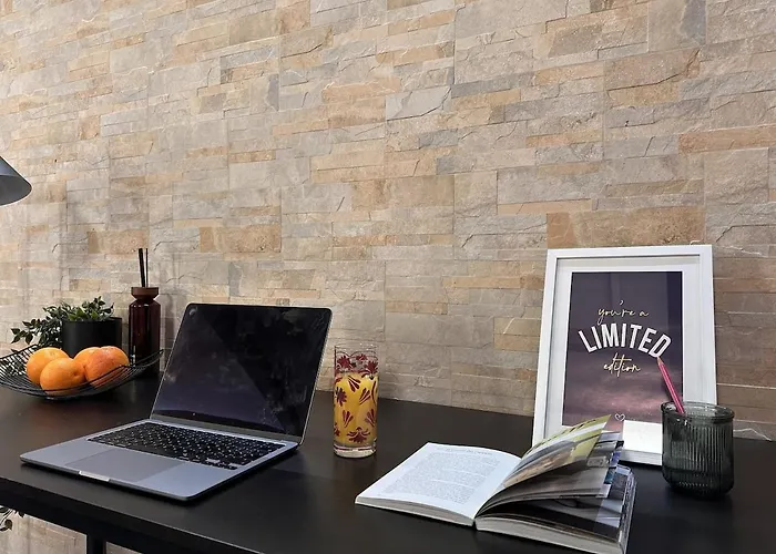 Apartment The Hangar Loft - Leonoardo, Center & Parking *