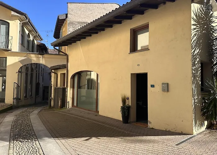 The Hangar Loft - Leonoardo, Center & Parking Apartment Sesto Calende