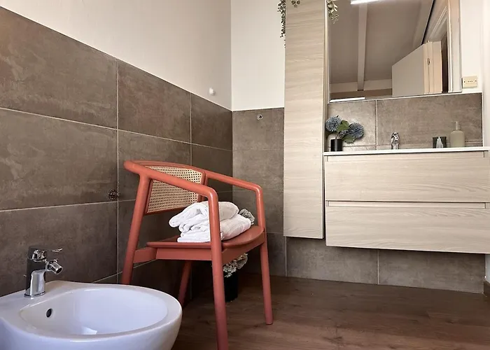 The Hangar Loft - Leonoardo, Center & Parking Apartment