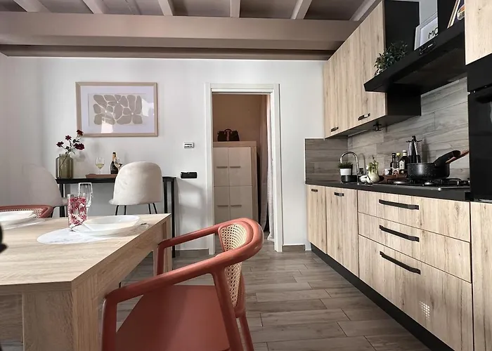 The Hangar Loft - Leonoardo, Center & Parking Apartment