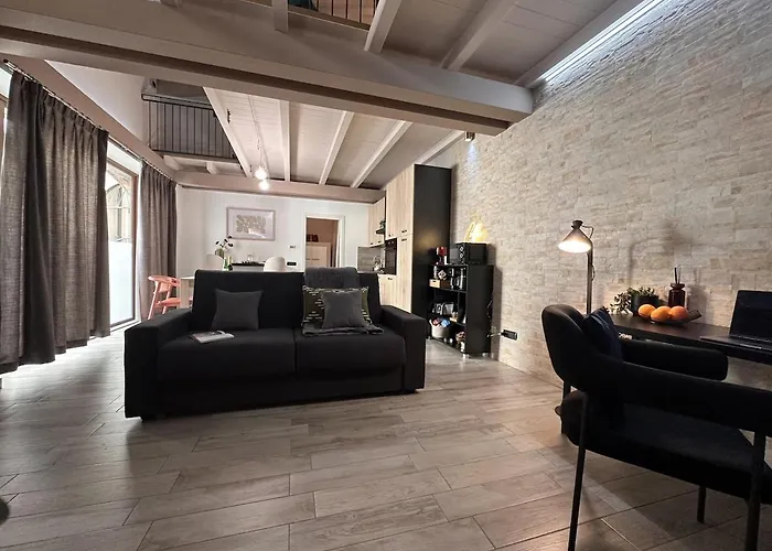 The Hangar Loft - Leonoardo, Center & Parking