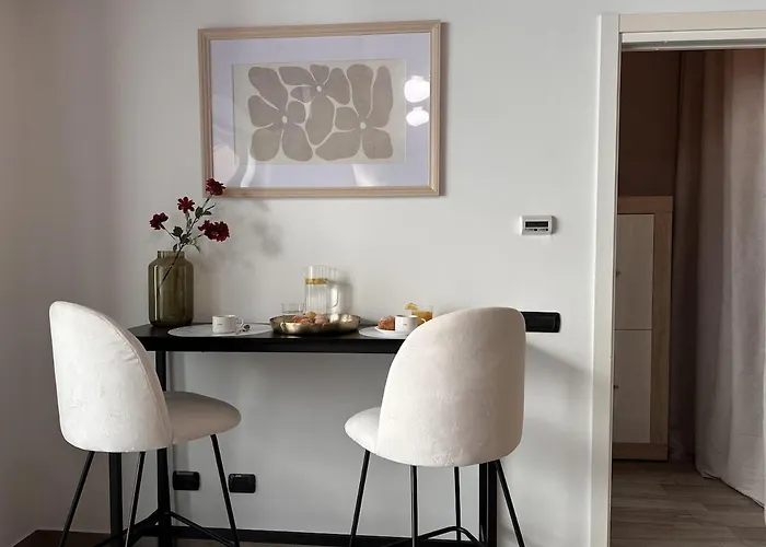 The Hangar Loft - Leonoardo, Center & Parking Apartment *