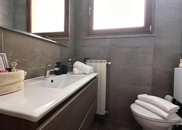 The Hangar Loft - Leonoardo, Center & Parking Apartment Sesto Calende