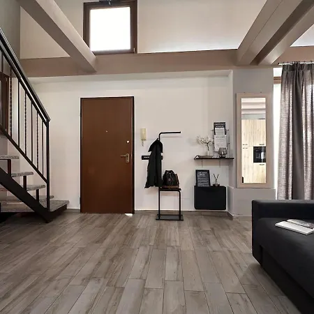 The Hangar Loft - Leonoardo, Center & Parking Apartament Sesto Calende